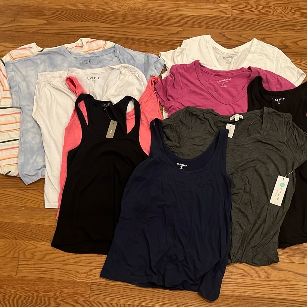 Bundle of mostly M tanks and tees ☀️